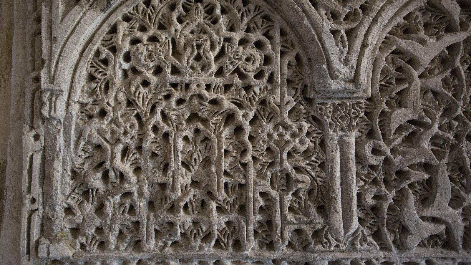 Yeserías mudéjares en la Casa de Olea, en Sevilla, muy similares a las del Alcázar.