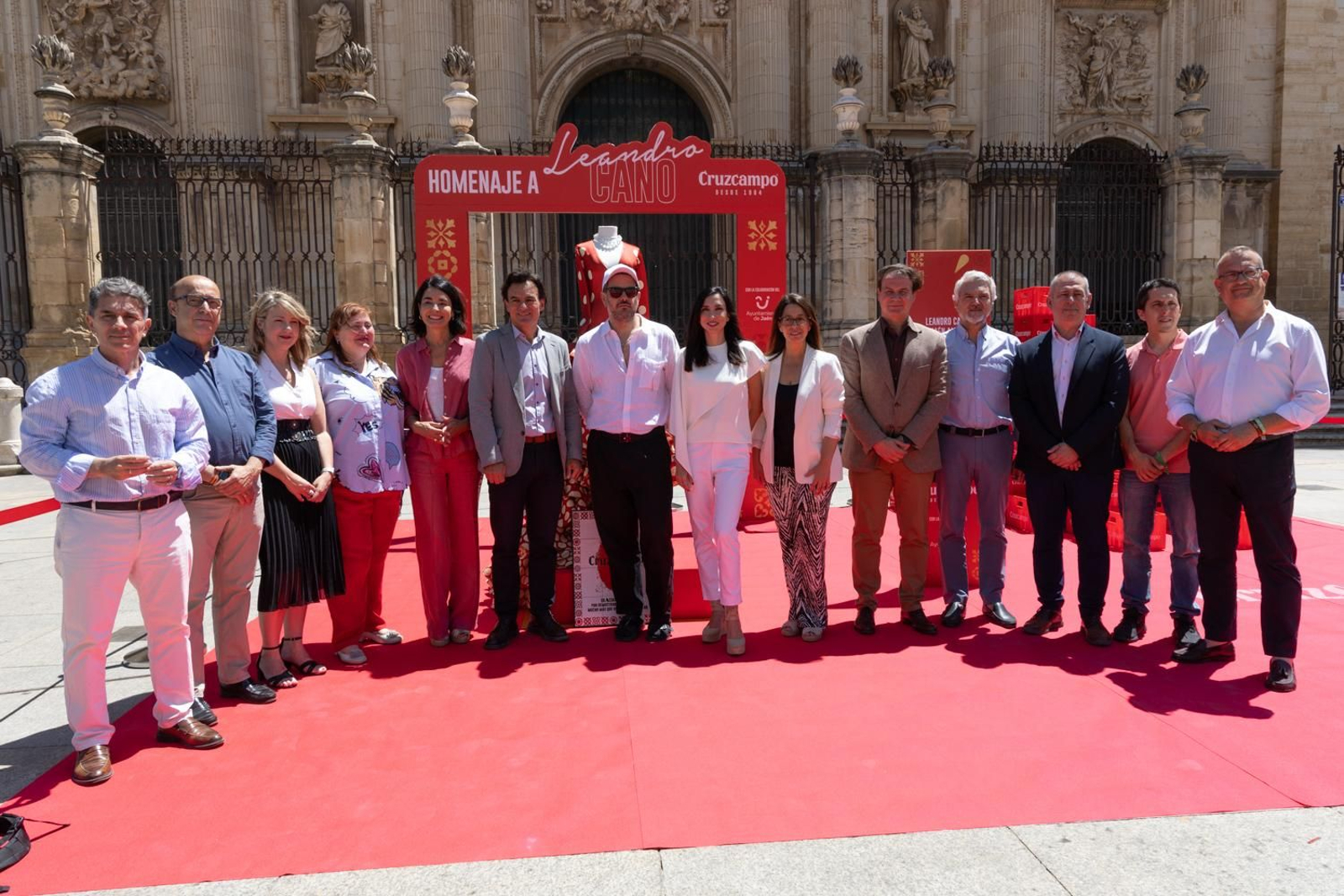 Imágenes del homenaje, a los pies de la Catedral de Leandro Cano.