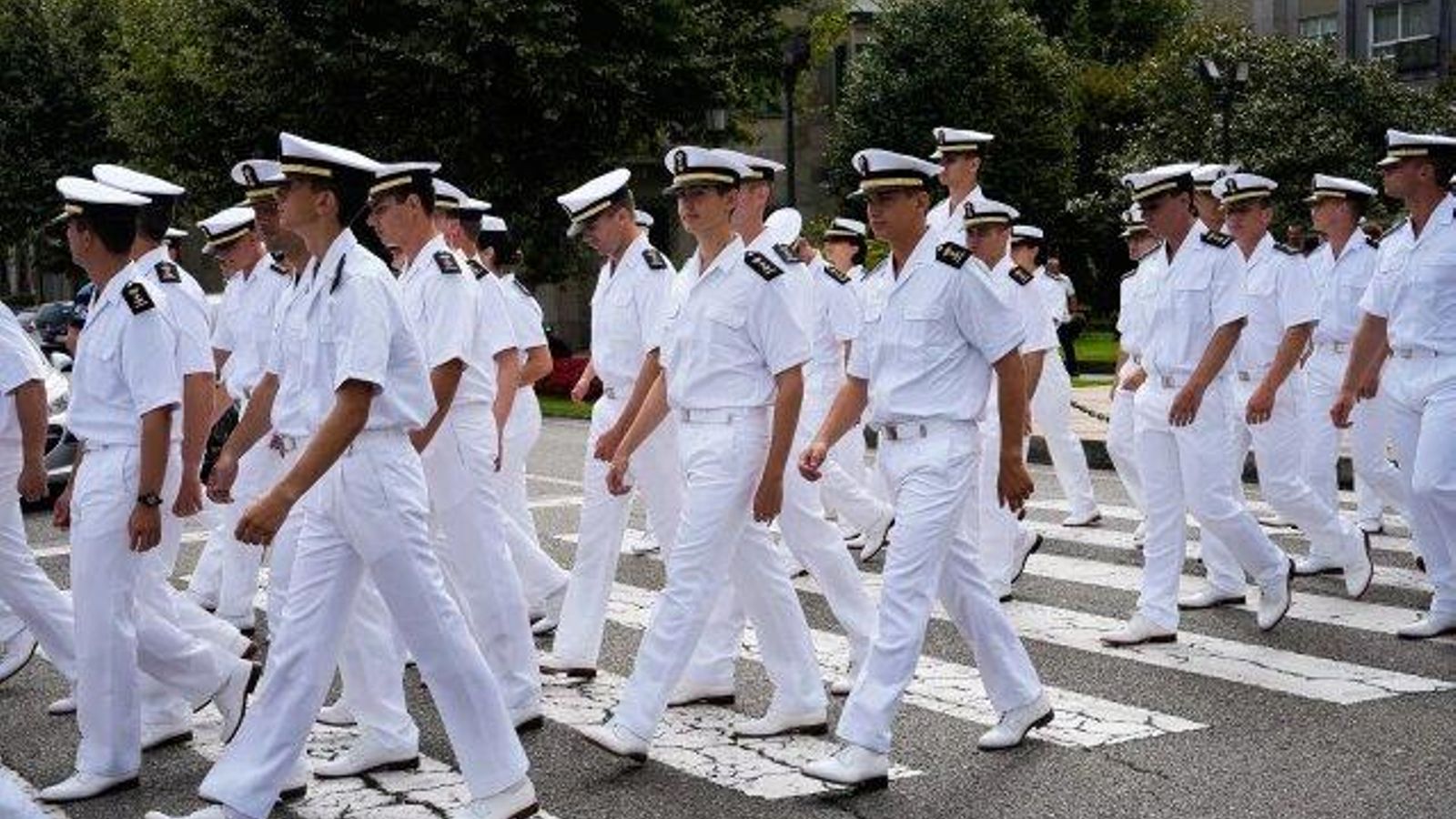 Compañeros de la Princesa de Asturias de la Escuela Naval Militar de Marín.