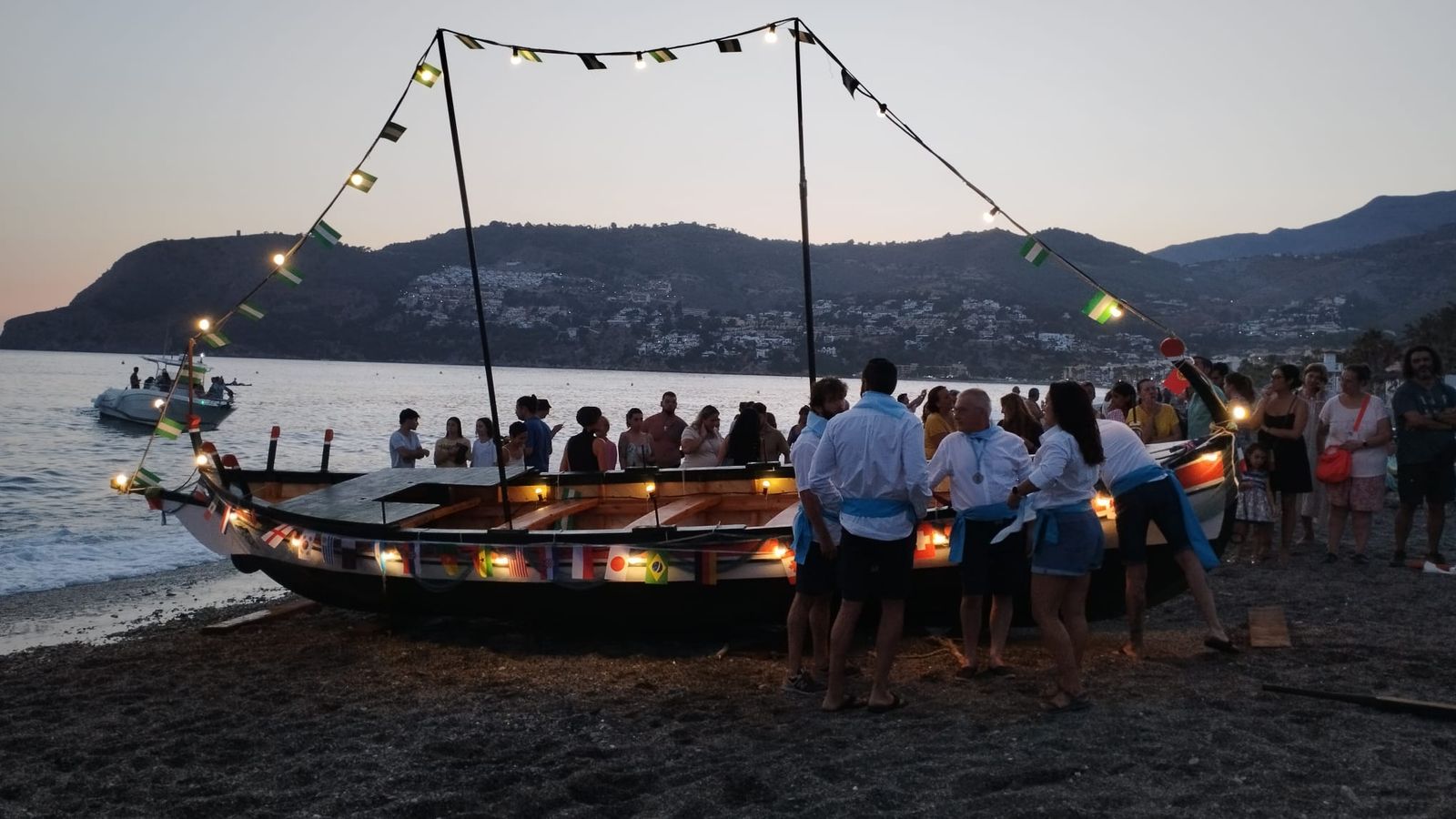 Mar y Tierra: La Virgen del Carmen, también en la Herradura de Granada: las imágenes