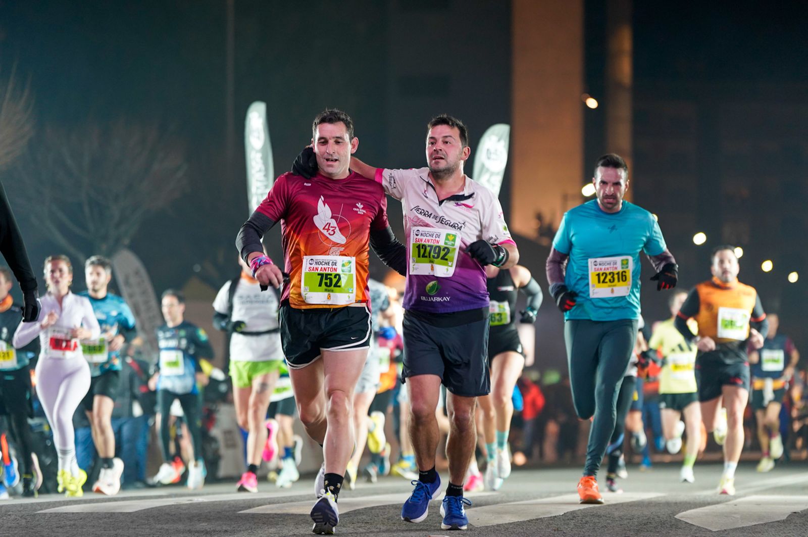 En imágenes: búscate en tu llegada a meta de la Carrera de San Antón 2026 (8)