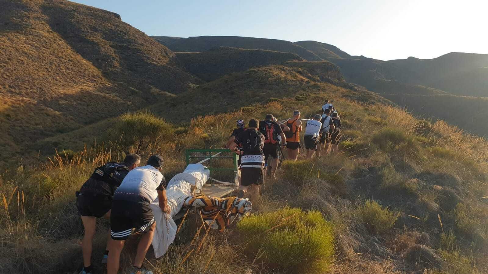 Subiendo el tótem de Enix por encima de las antenas de Aguadulce, hacia el límite municipal de Enix.