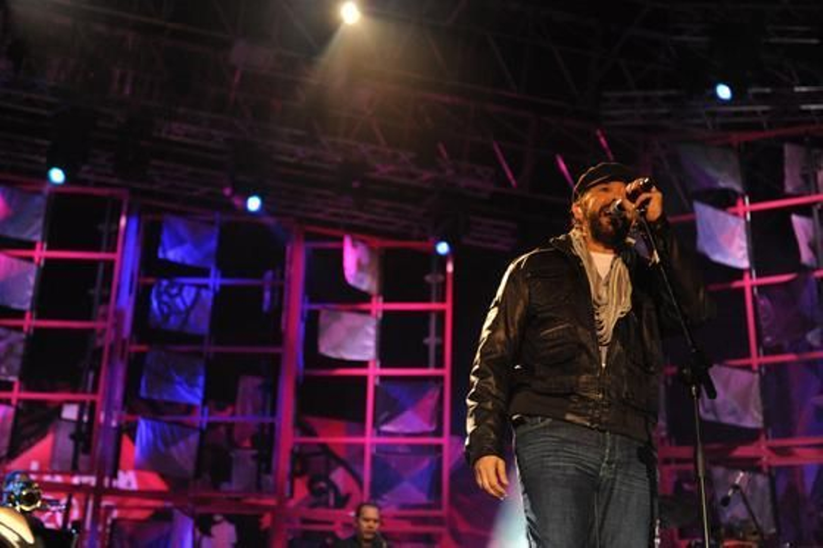 Miles de personas asisten al macroconcierto de la MTV en San Fernando. /Fotos: Rioja · Elías Pimentel