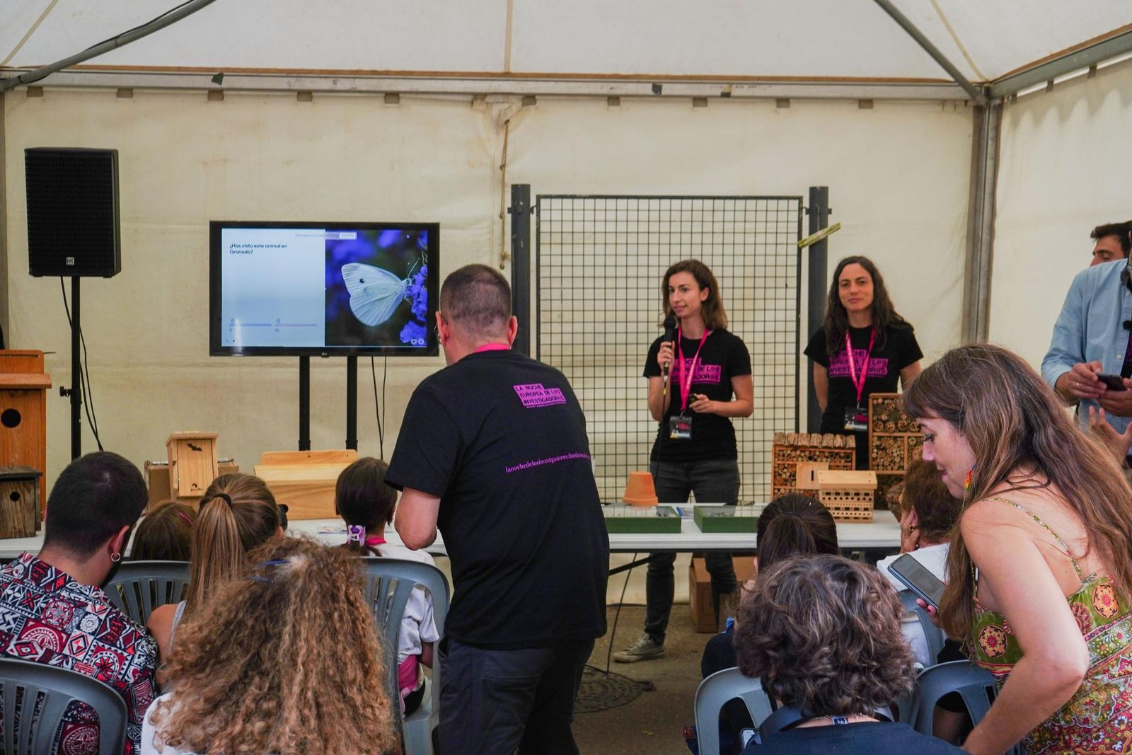 Las mejores imágenes de la Noche de los Investigadores en Granada