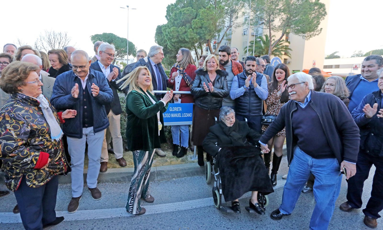 Inauguración de la rotonda con la que Jerez honra la memoria del enólogo Manuel Lozano
