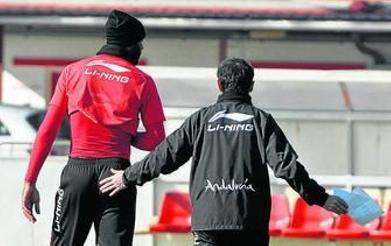 Kanoute y Marcelino protagonizaron una leve discusión en el césped.