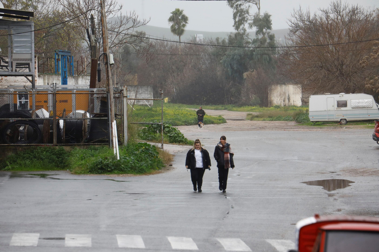Dos personas en el Cordel de Écija.