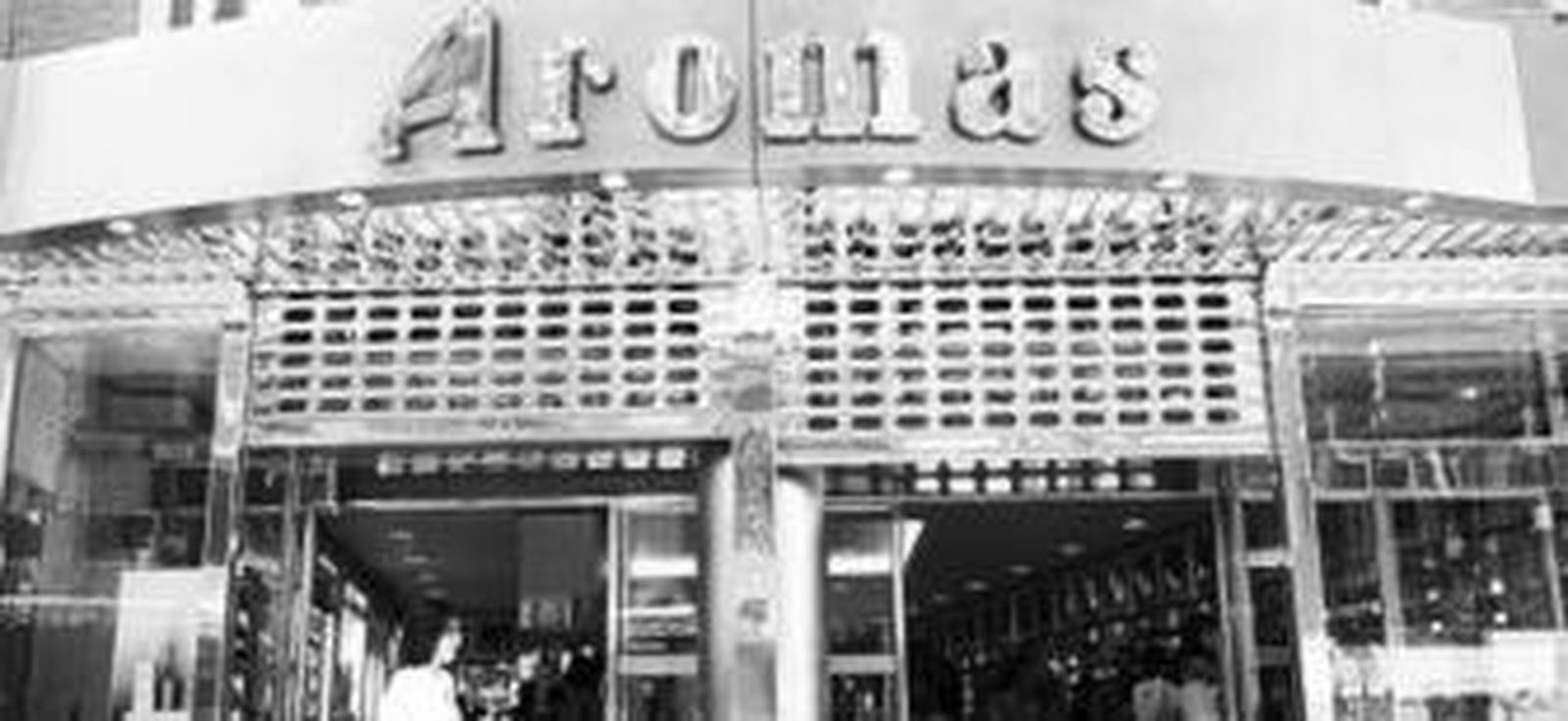 Establecimiento de la red de perfumerías Aromas.