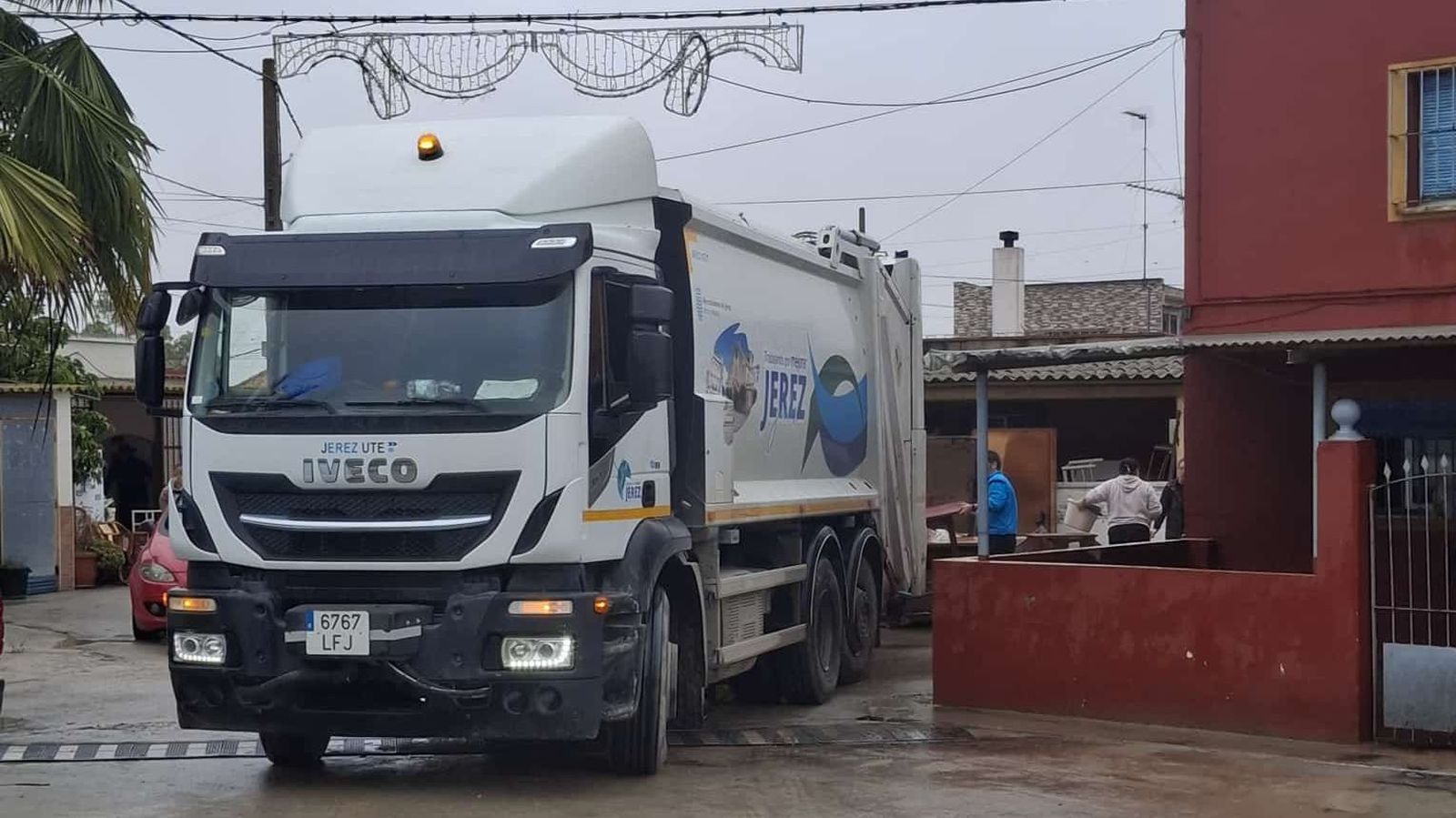 El Portalillo, en una imagen de esta mañana durante los trabajos de limpieza del Ayuntamiento de Jerez.