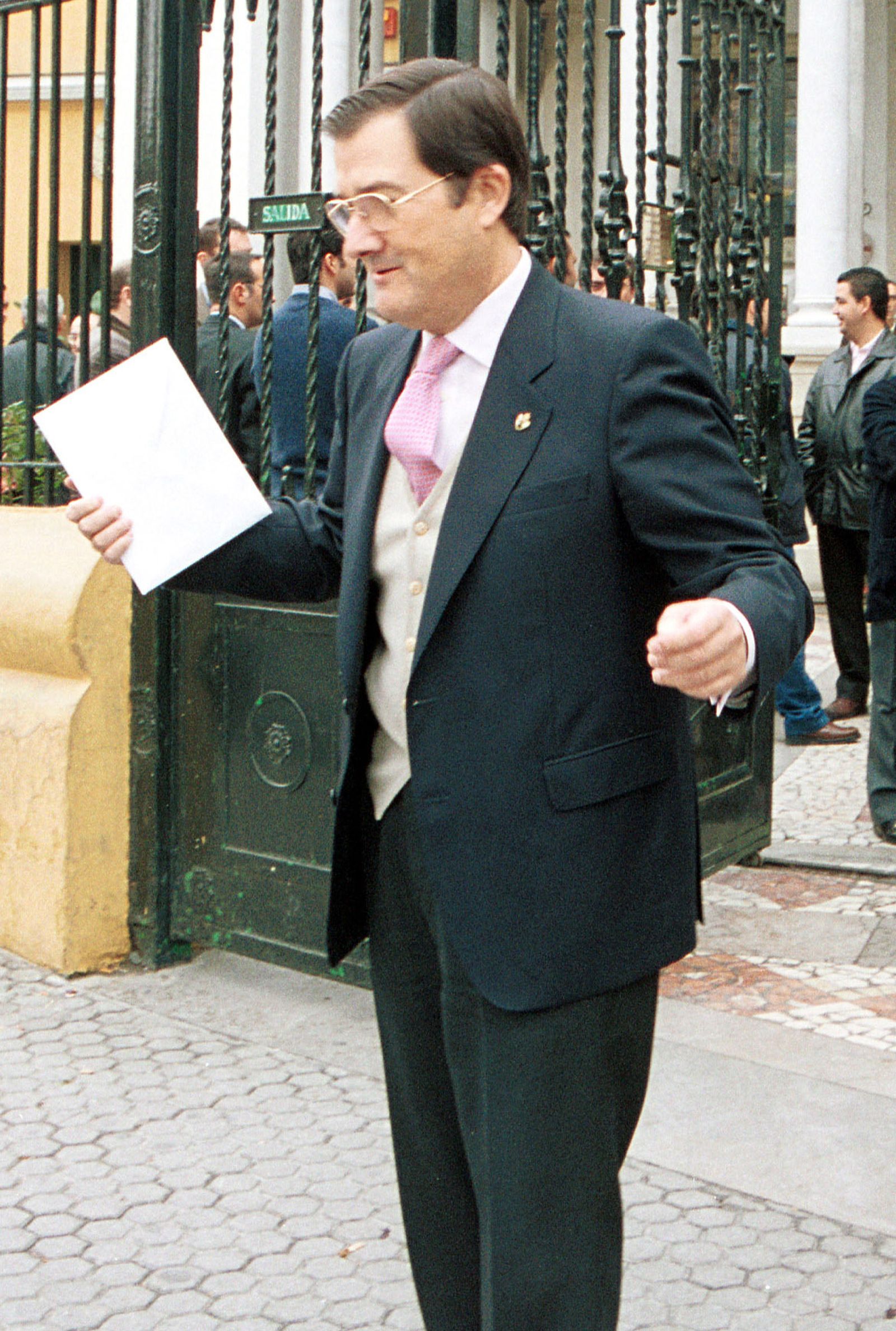 Sainz de la Maza en su etapa de hermano mayor de la Macarena