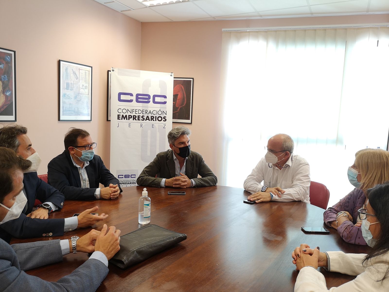 Un instante de la reunión de representantes del PP con la CEC y la Cámara de Comercio.