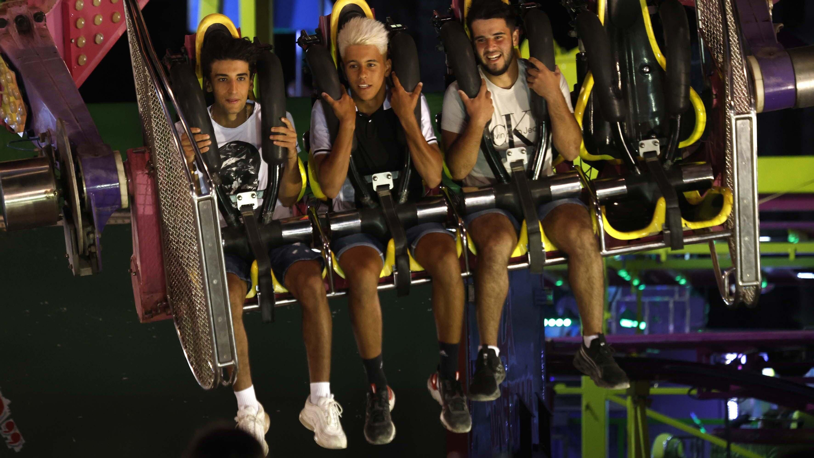 Búscate en las fotos del viernes noche en la Feria de La Línea 2023