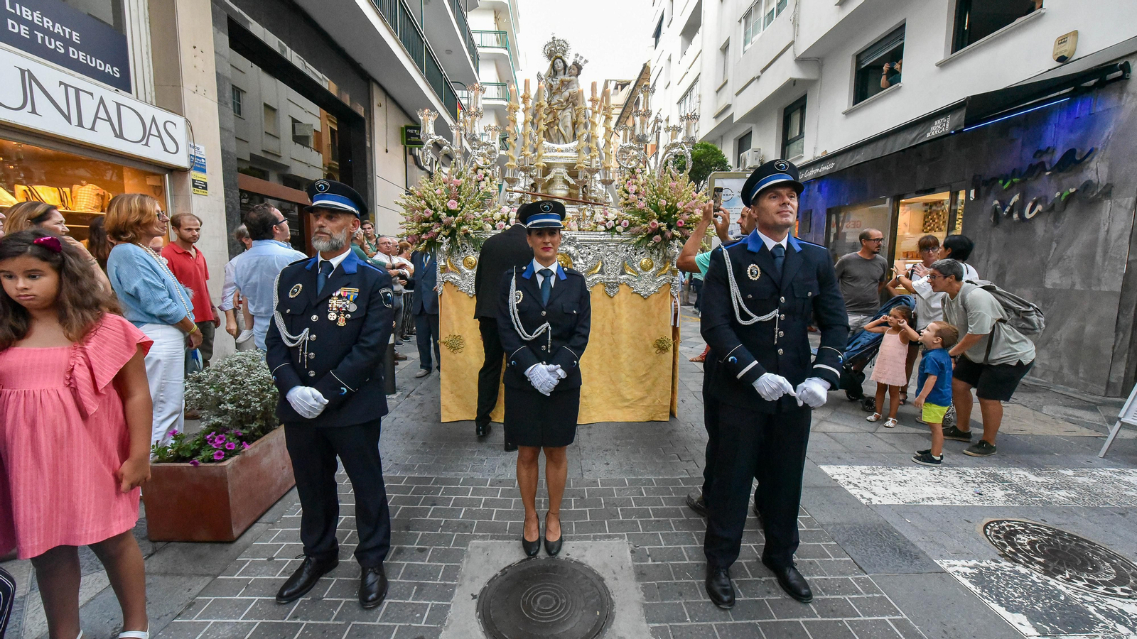 La Magna Mariana de Algeciras por la calle Convento, en imagenes