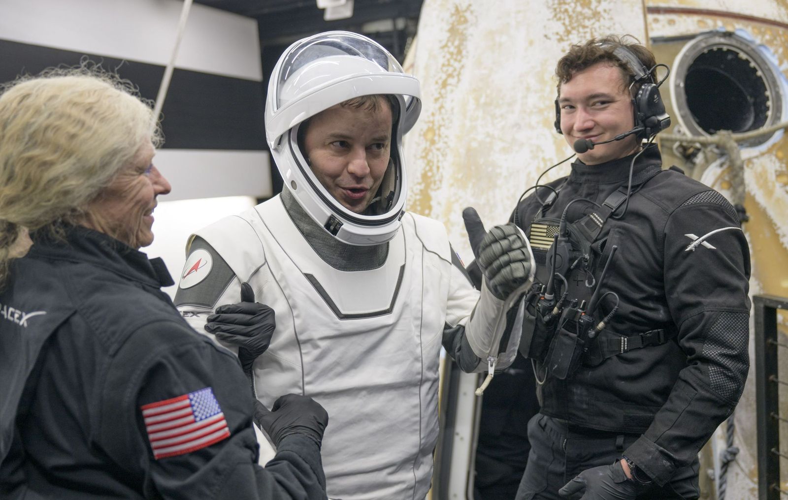 Regresa con éxito la misión de la NASA Crew-11, abortada por un astronauta enfermo