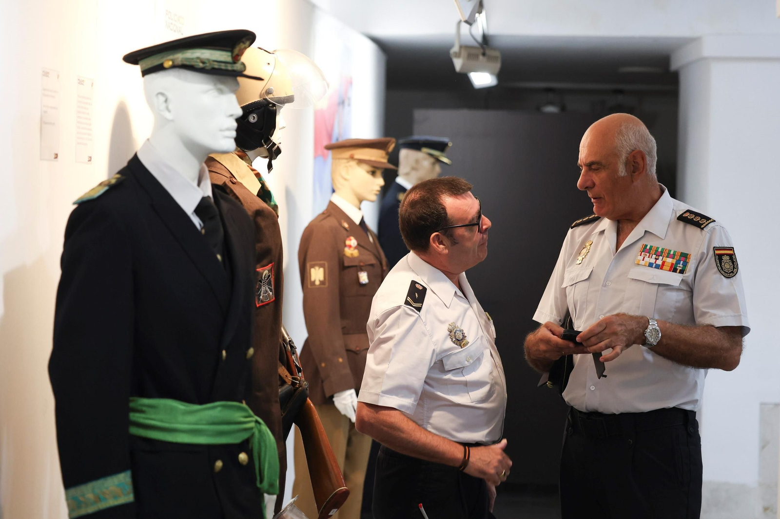 Una exposición recuerda los 200 años de historia de la Policía Nacional (fotos)