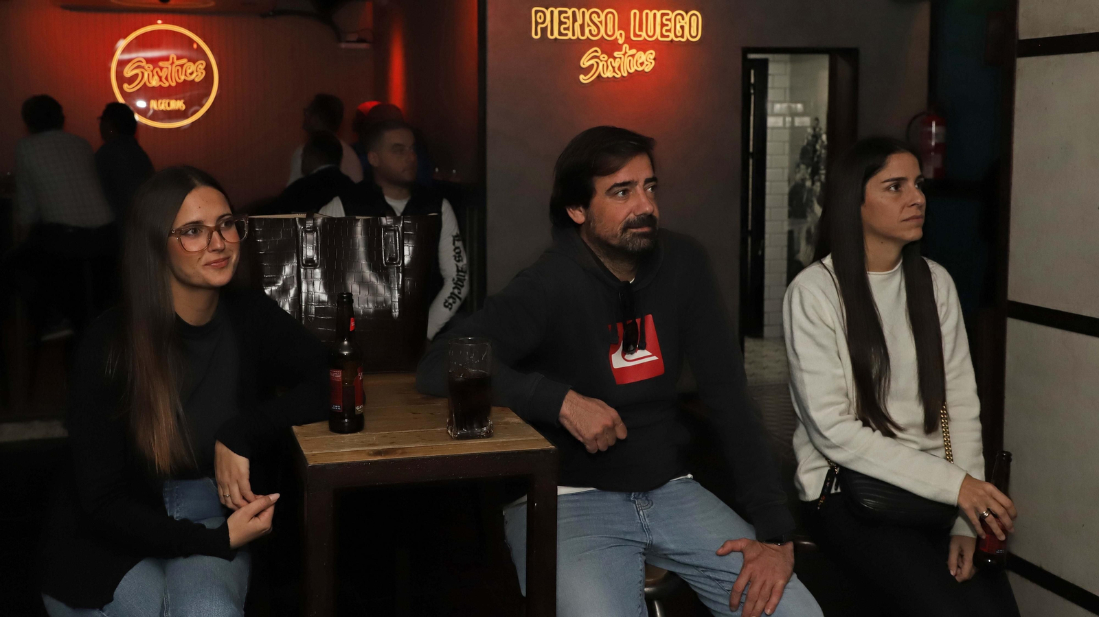 Fotos del ambiente durante el Marruecos - España en Algeciras