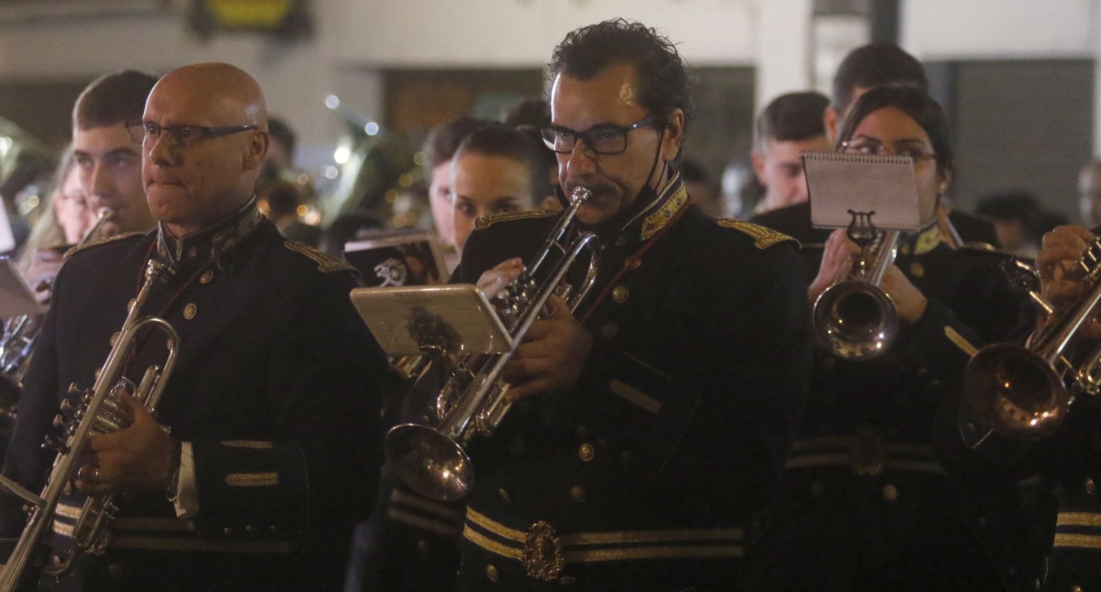 Varios componentes de la Agrupación Musical Nuestro Padre Jesús de la Redención.