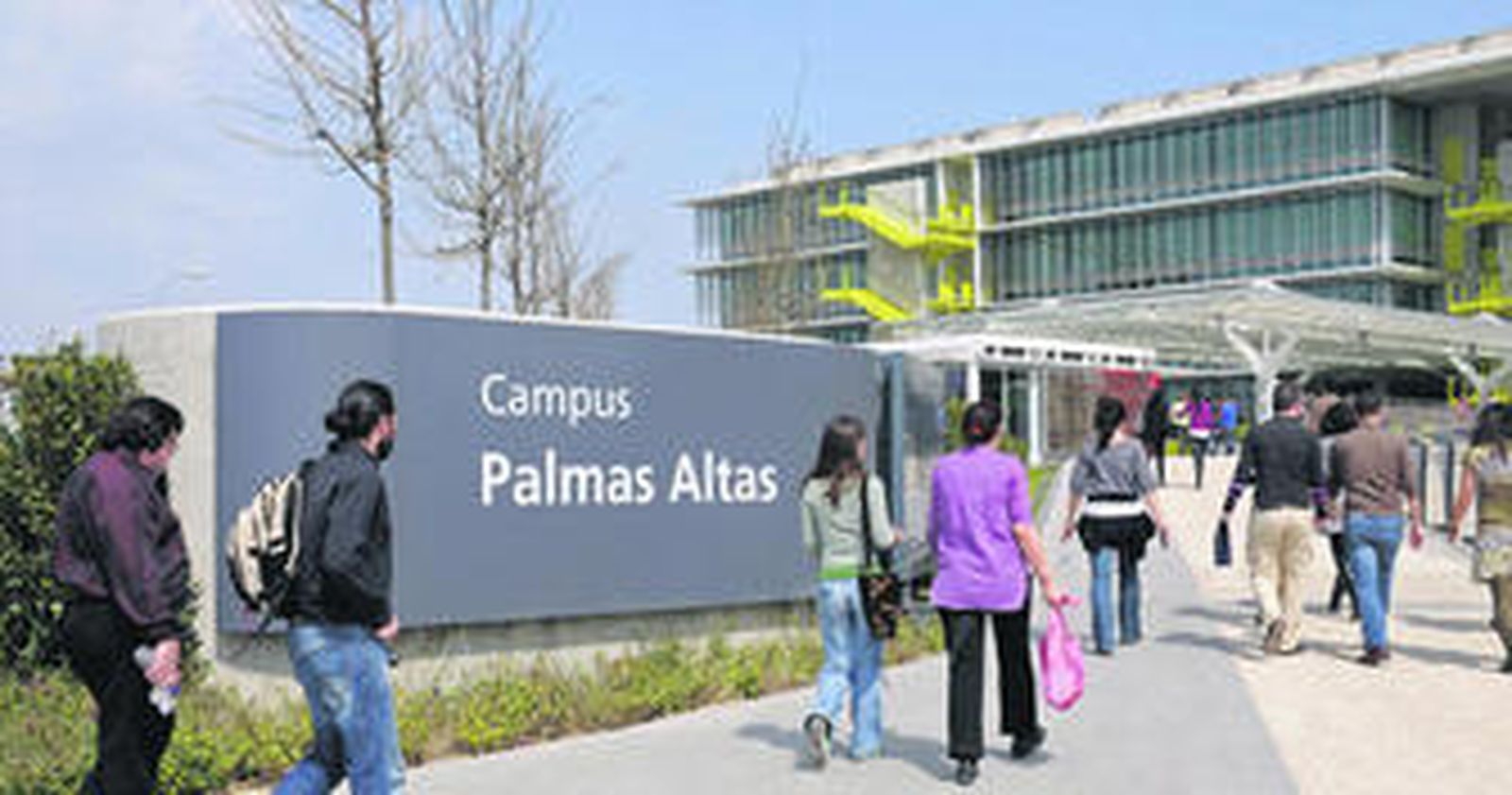 Entrada al complejo empresarial de Palmas Altas, al sur de la capital, donde la multinacional Abengoa ha inaugurado su nueva sede central.