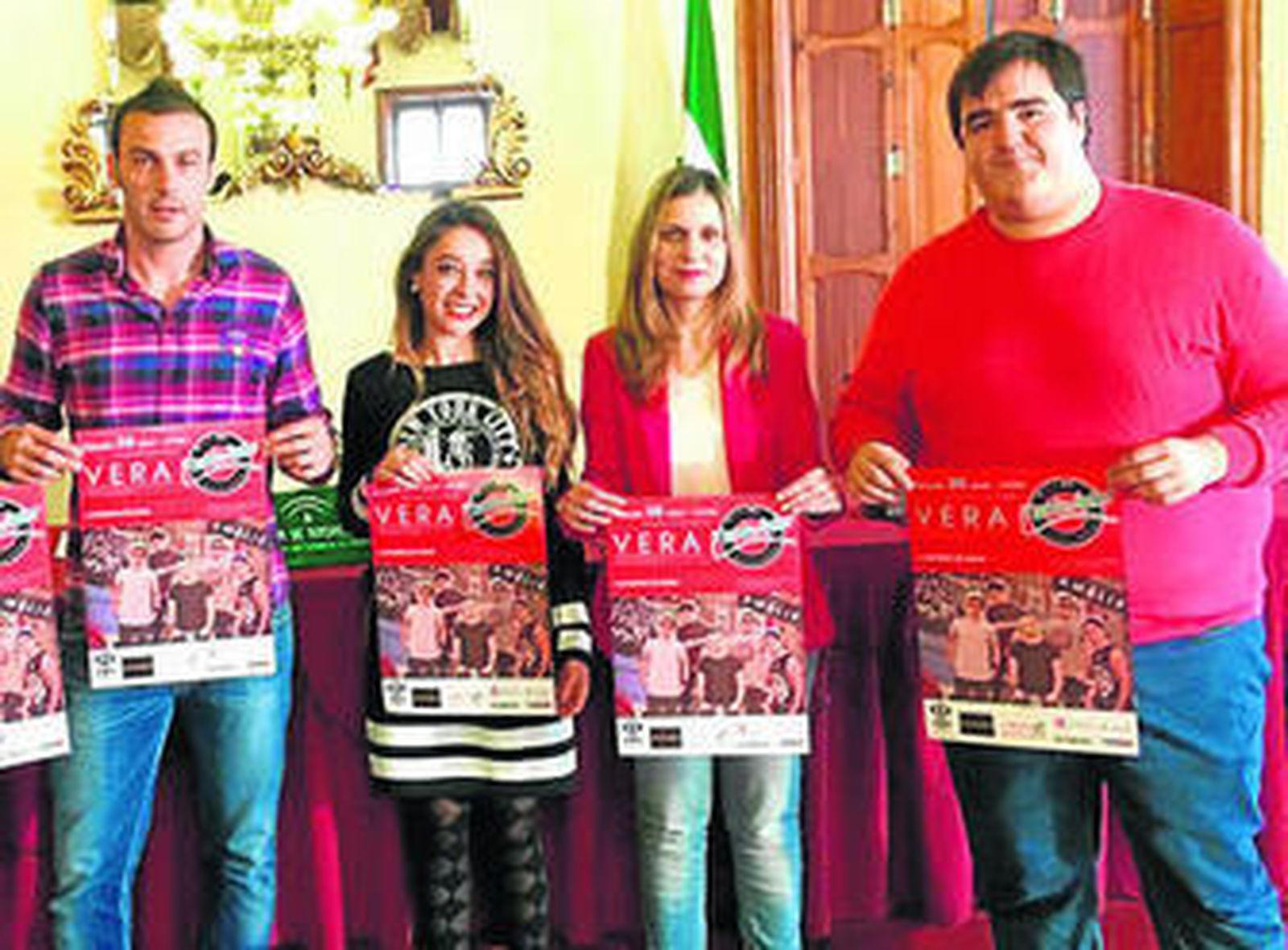 Ramón Soto con las concejalas de Vera presentando el Festival.