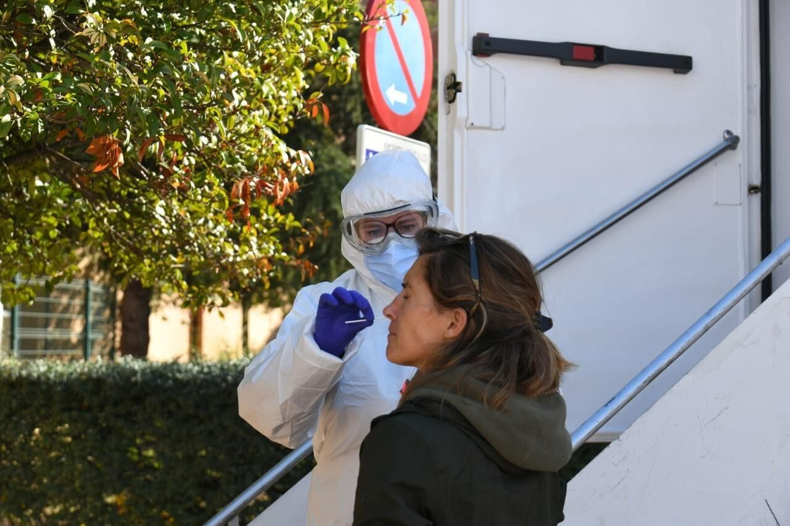 Comienzan los cribados masivos  de coronavirus en el barrio del Zaidín en Granada capital