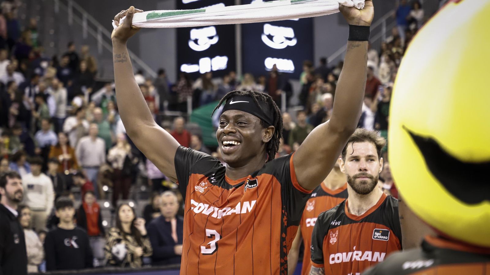 Thomas Bropleh celebra el triunfo ante el UCAM Murcia.