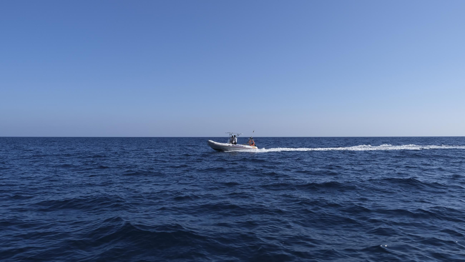 Una jornada con el servicio marítimo de la Policía Local de Níjar, en imágenes