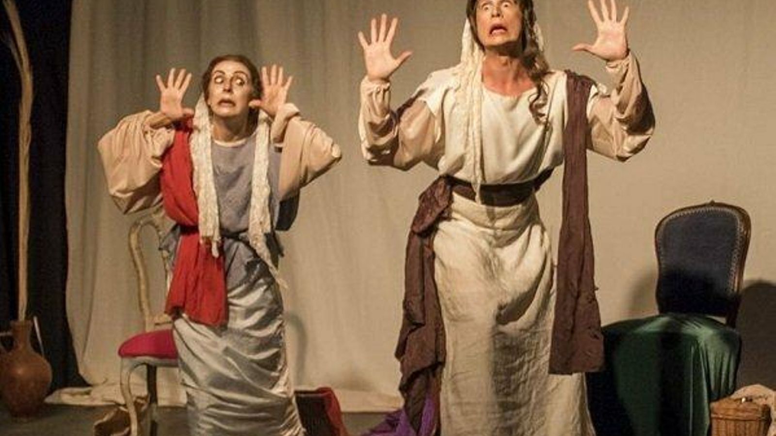 Los pregoneros del Orgullo Gay en su obra de teatro encarnan a las Santas Católicas de Sevilla.