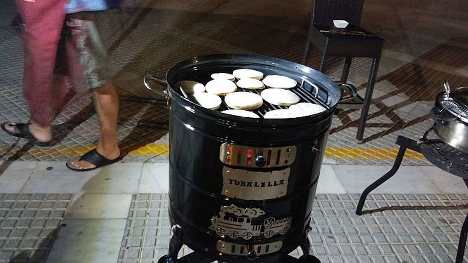 La putxera, usada como una parrilla.