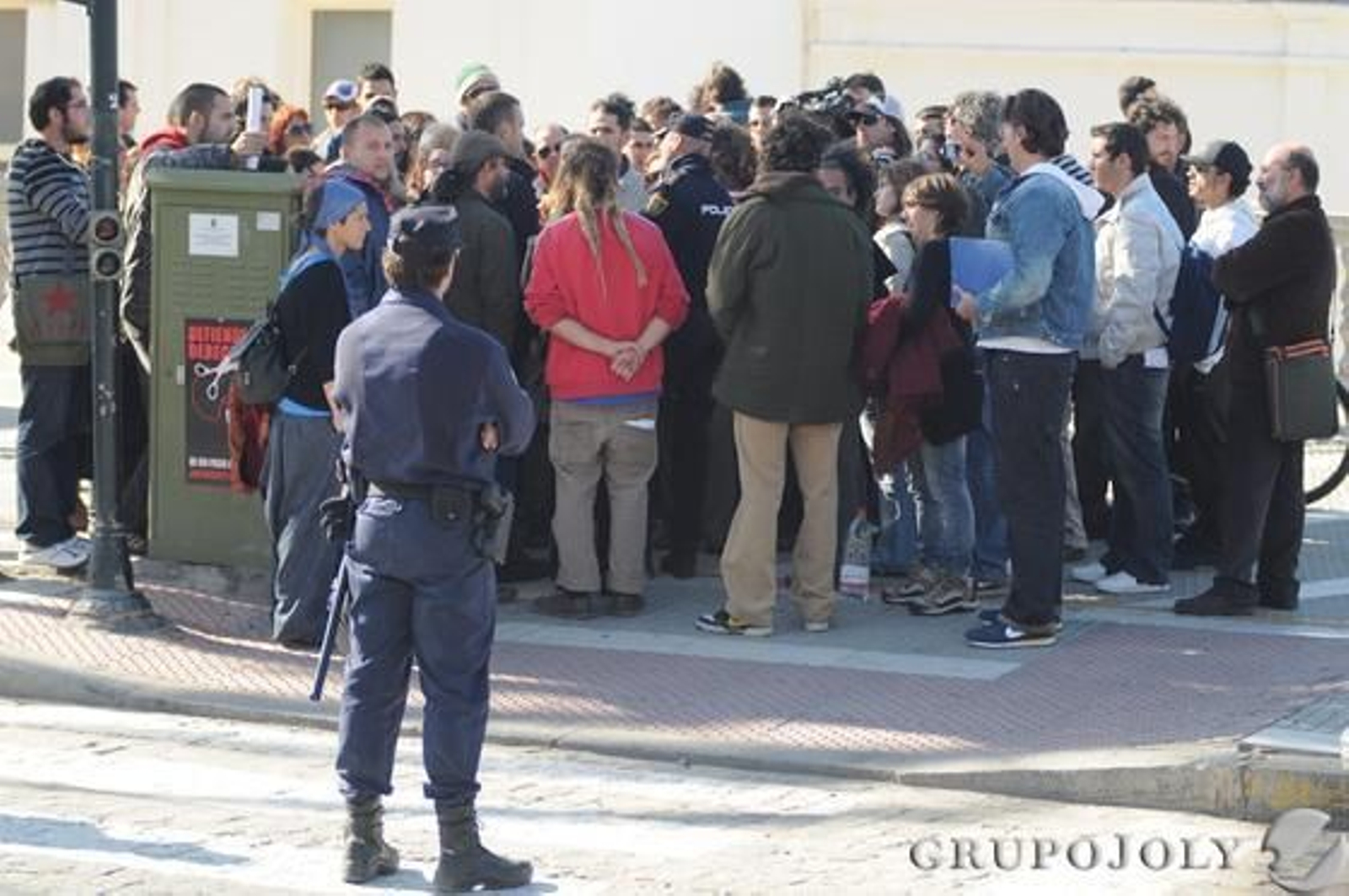 Policía Nacional y antidisturbios desalojan el edificio de Valcárcel. 

Foto: Lourdes de Vicente, Javier González y Jesús Marín