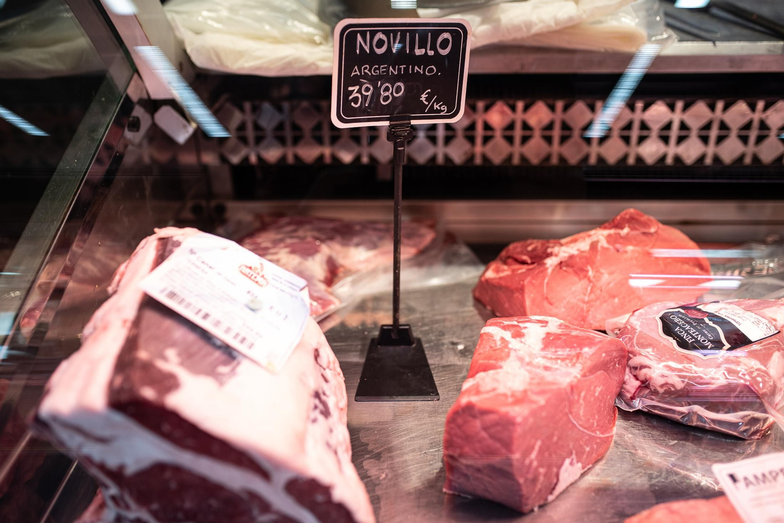Las últimas compras en el Mercado del Carmen antes de Navidad, en imágenes