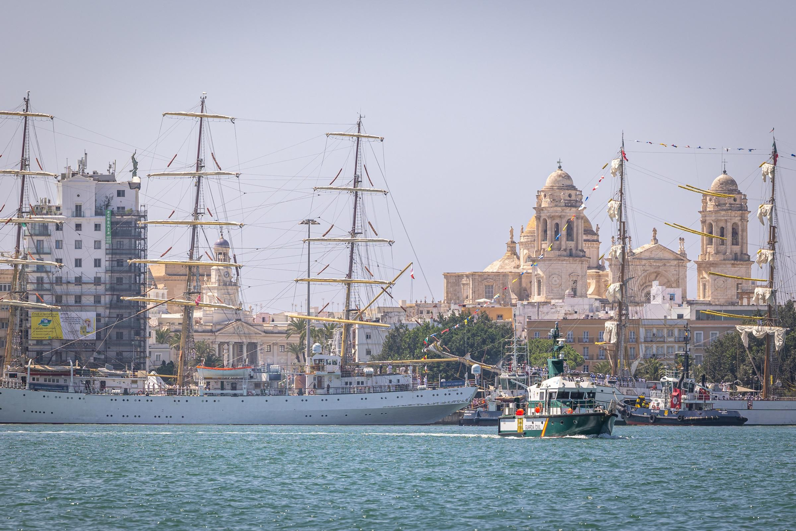 Imágenes de la parada naval desde el mar