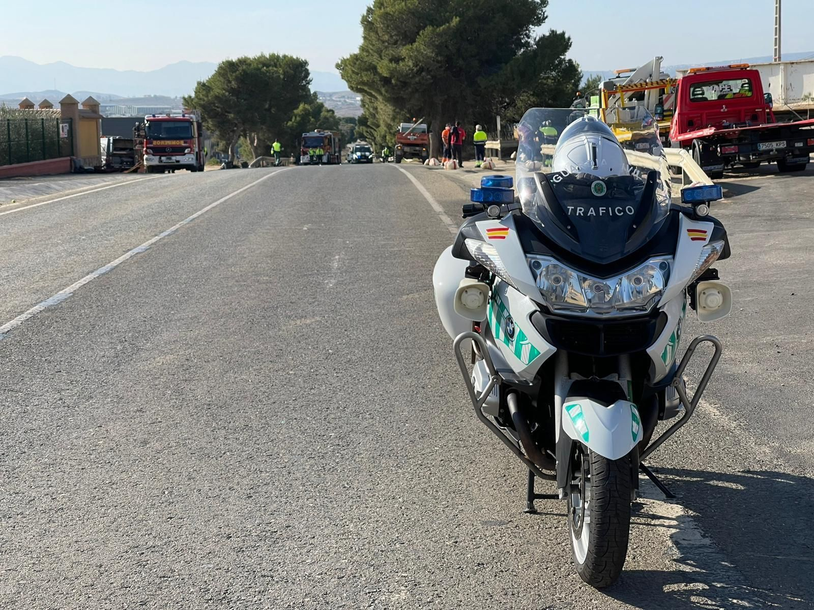 Dos fallecidos y dos menores heridas en la brutal colisión frontal de dos turismo en la N-340 en Vera
