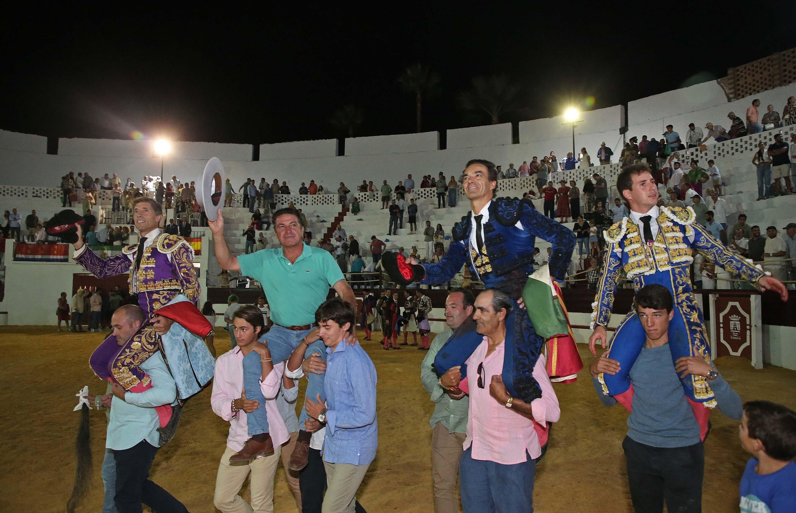 Fotos de la corrida de la reapertura de la plaza de toros de Tarifa: El Cid, Manuel Escribano y Manuel Ponce