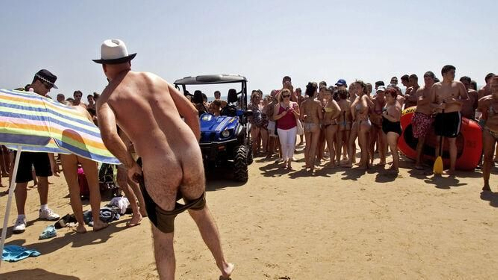 Un nudista en La Victoria en el año 2010.