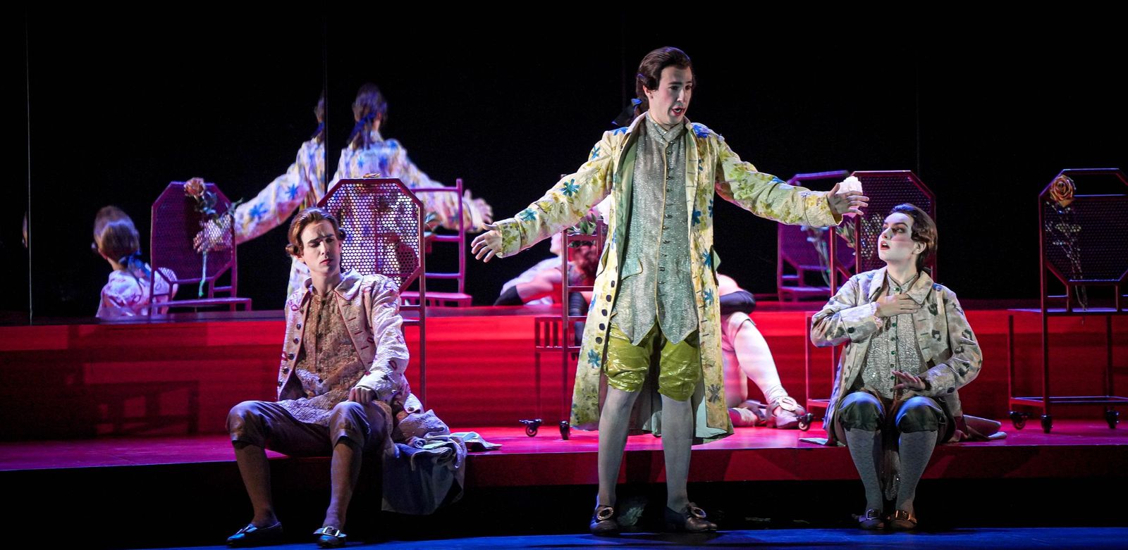 Imágenes de la ópera 'I Tre Gobbi' en el Teatro Villamarta