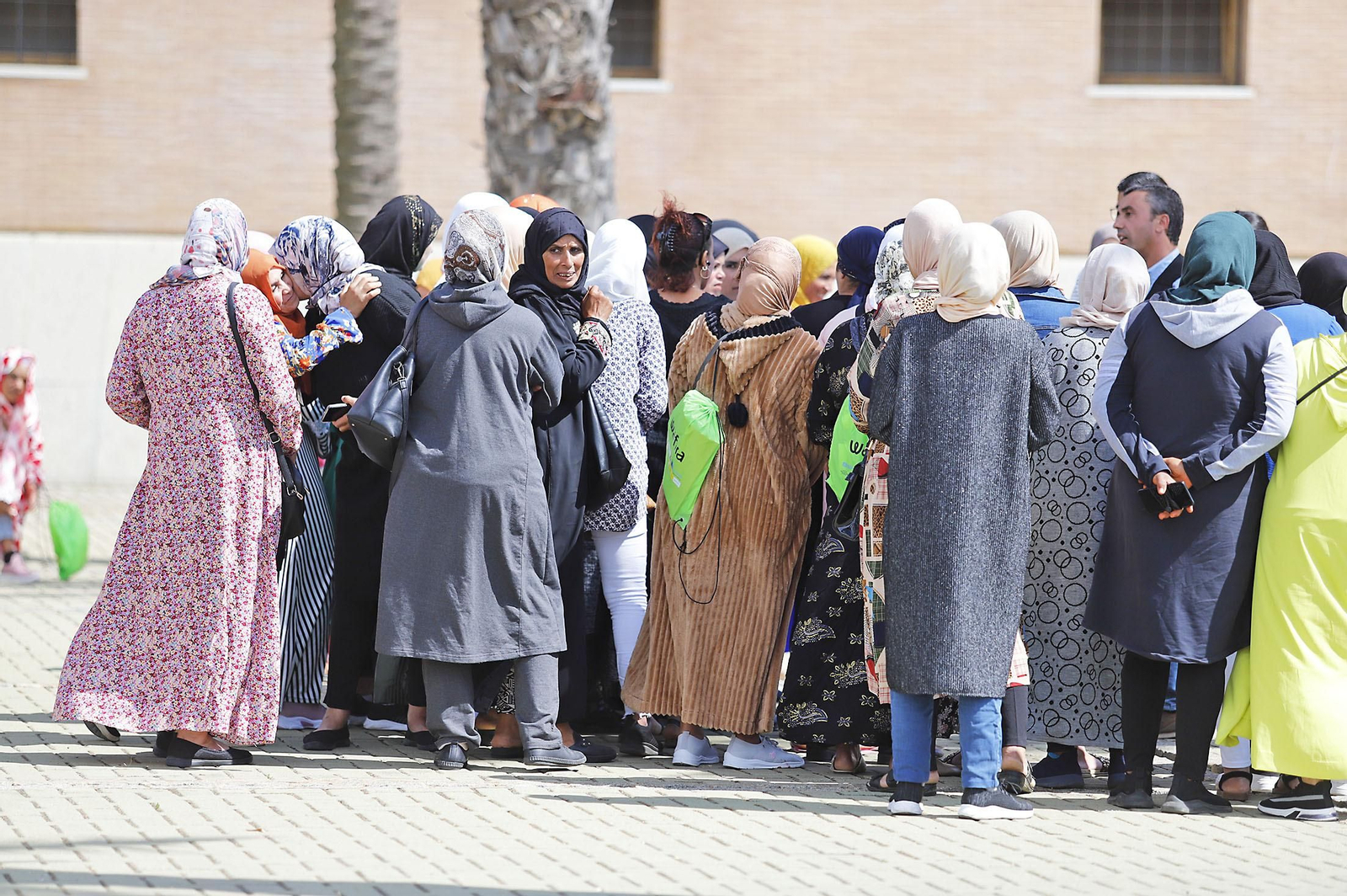 Imágenes de la entrega de los diplomas a las mujeres que han participado en el programa Wafira. Imágenes de la entrega de los diplomas a las mujeres que han participado en el programa Wafira.