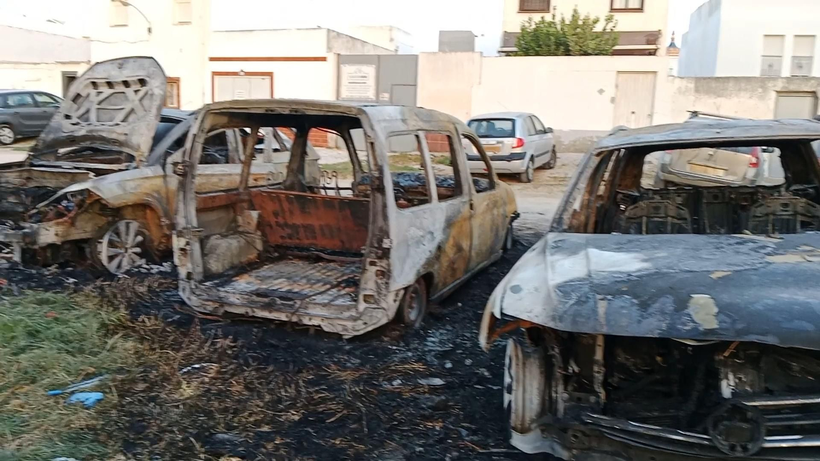 10 vehículos afectados en un incendio en San Fernando