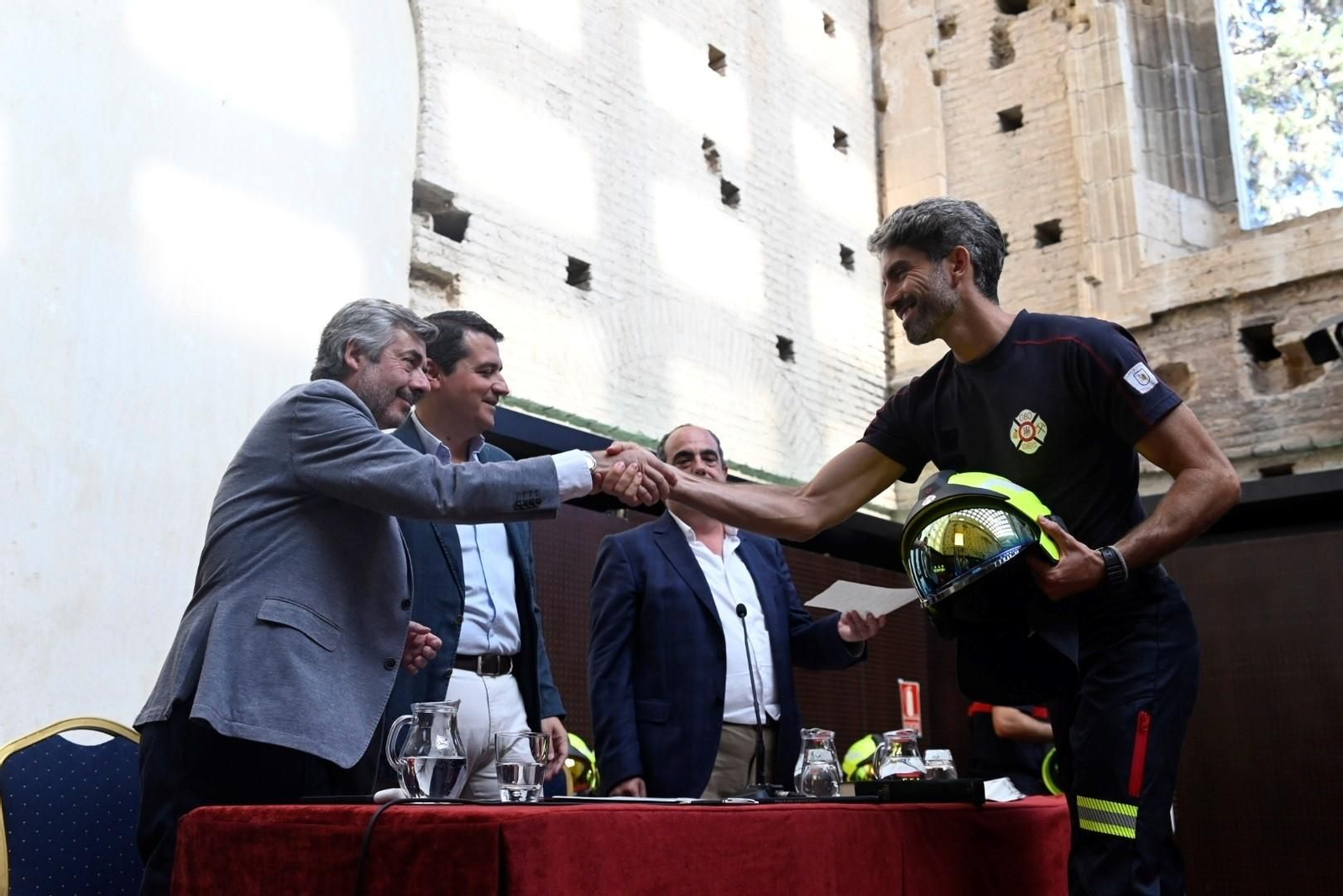 Las imágenes de la toma de posesión de nuevos bomberos de Córdoba