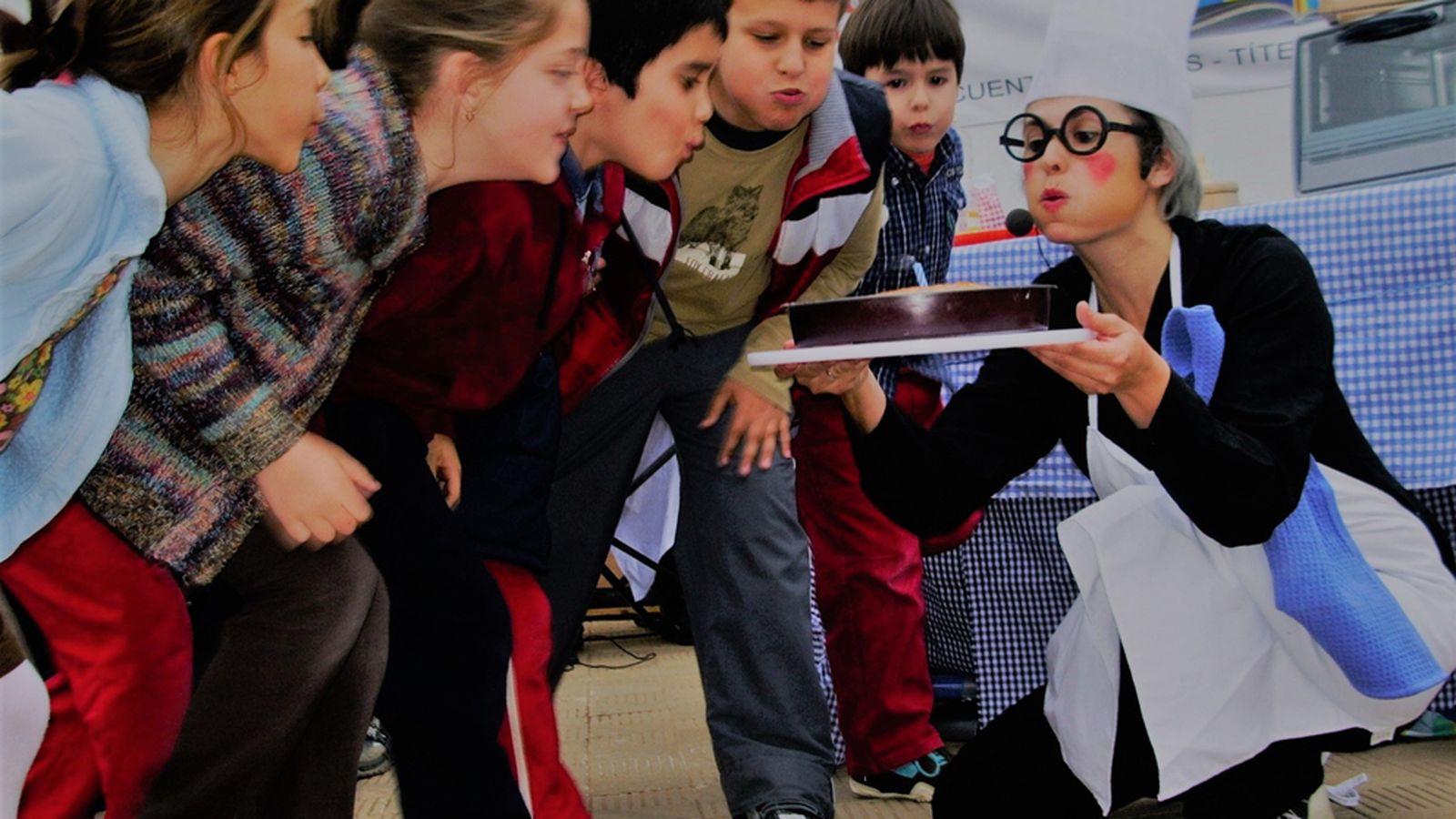 'Un bizcocho con cuentos'.