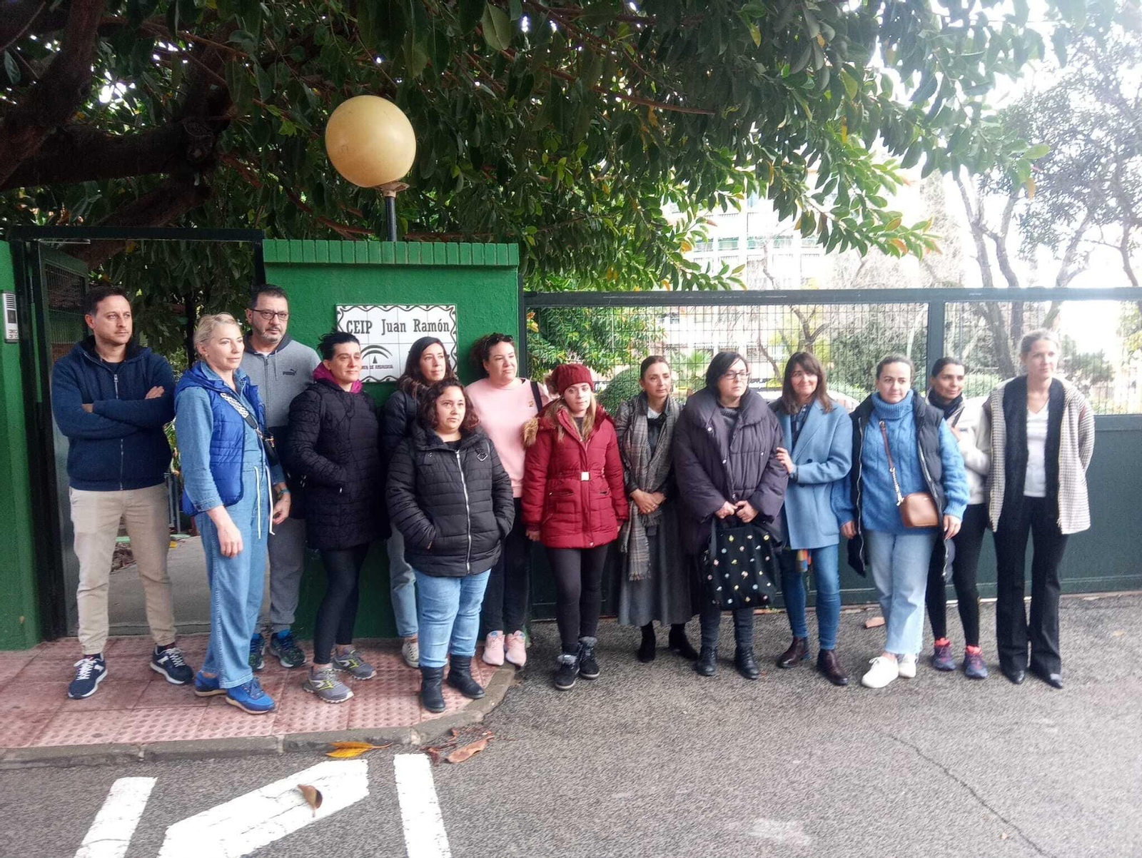 Varias familias afectada por la pérdida del servicio de fisioterapia escolar del CEIP Juan Ramón Jiménez.