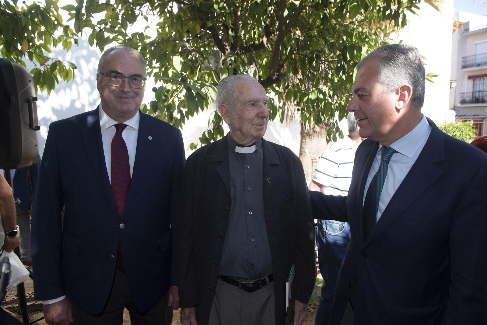Las imágenes de la inauguración de los jardines del párroco D. Pedro Ybarra