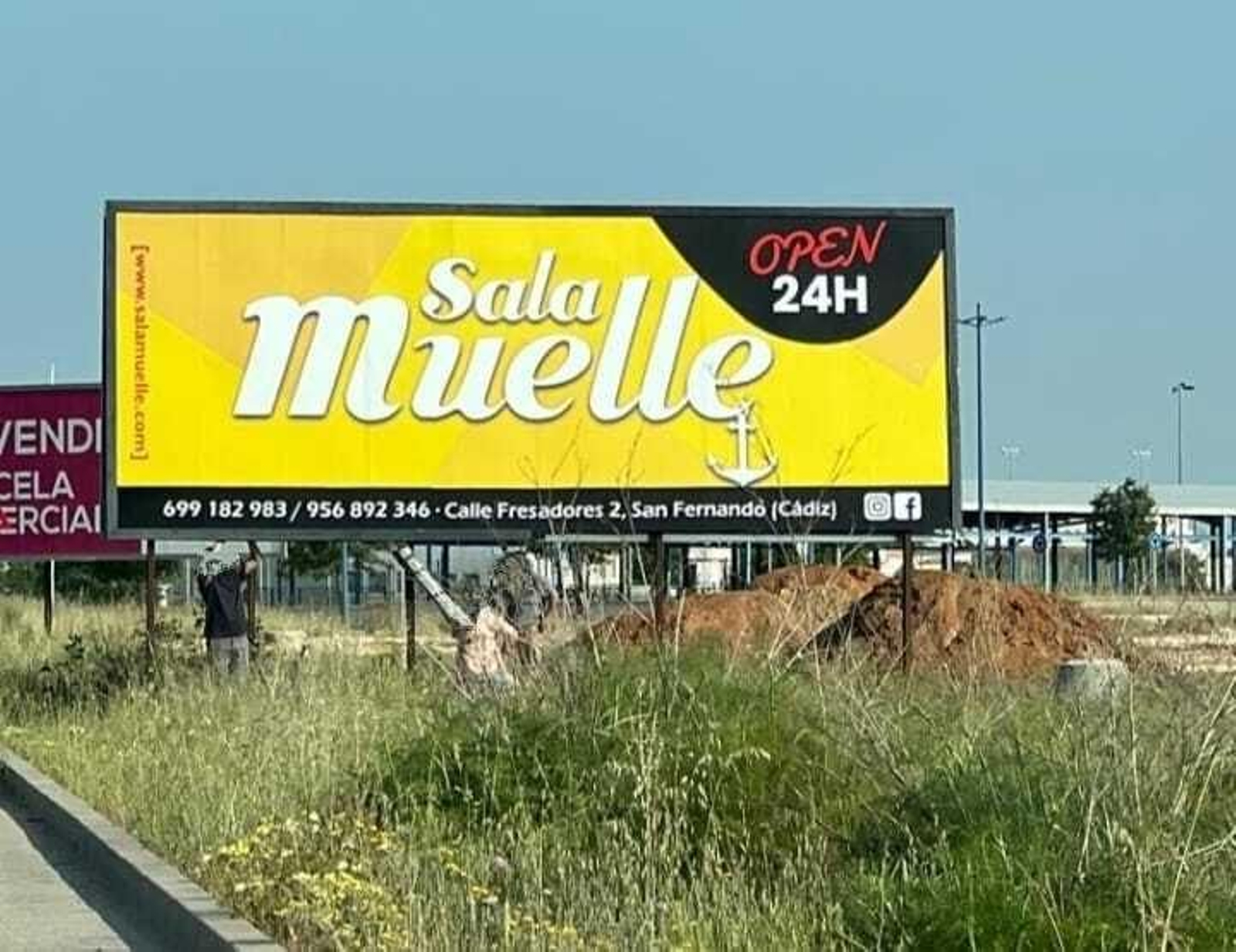 La valla publicitaria situada en las proximidades de la Ciudad Deportiva de Huerta Mata.