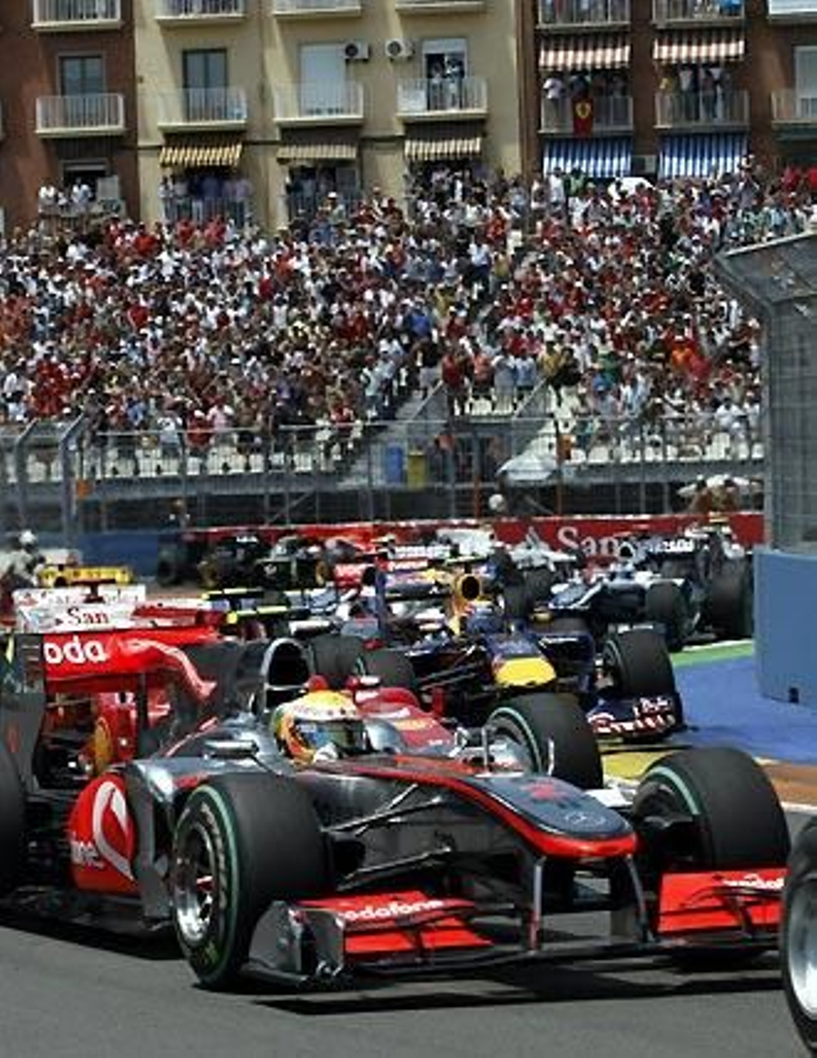 Primeros compases del Gran Premio de Europa.

Foto: Afp Photo / Reuters / Efe