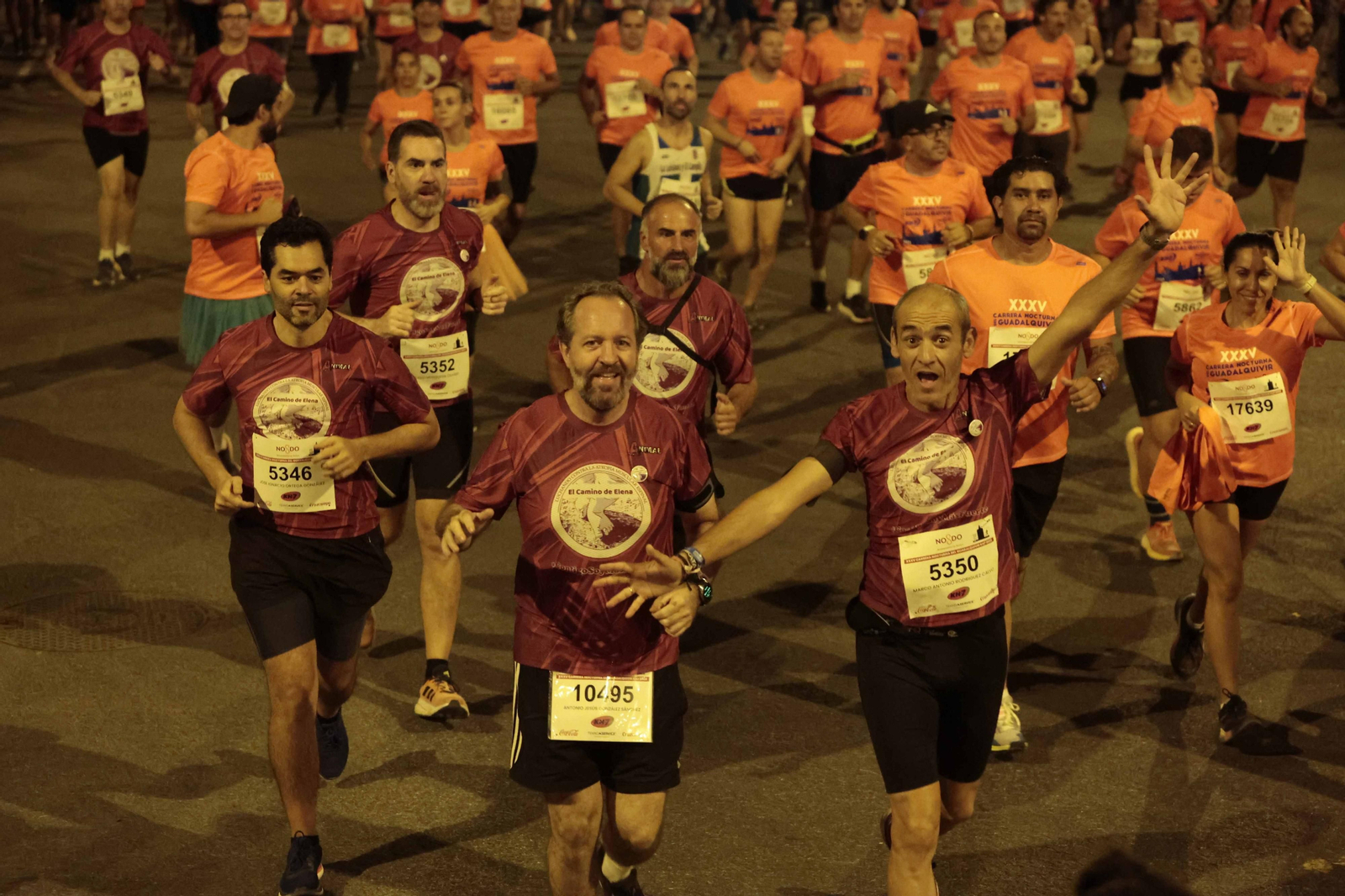 Búscate en las fotos de la Carrera Nocturna (II)