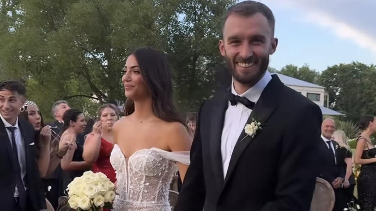 Germán Pezzella durante su boda con Agustina Bascerano.