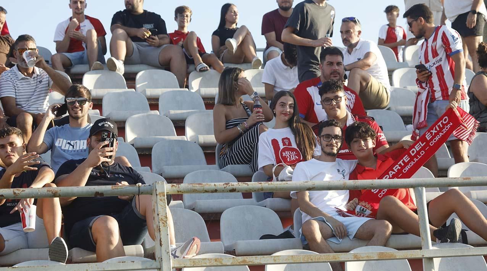 Búscate entre los aficionados del Algeciras CF - Sevilla Atlético en el Nuevo Mirador