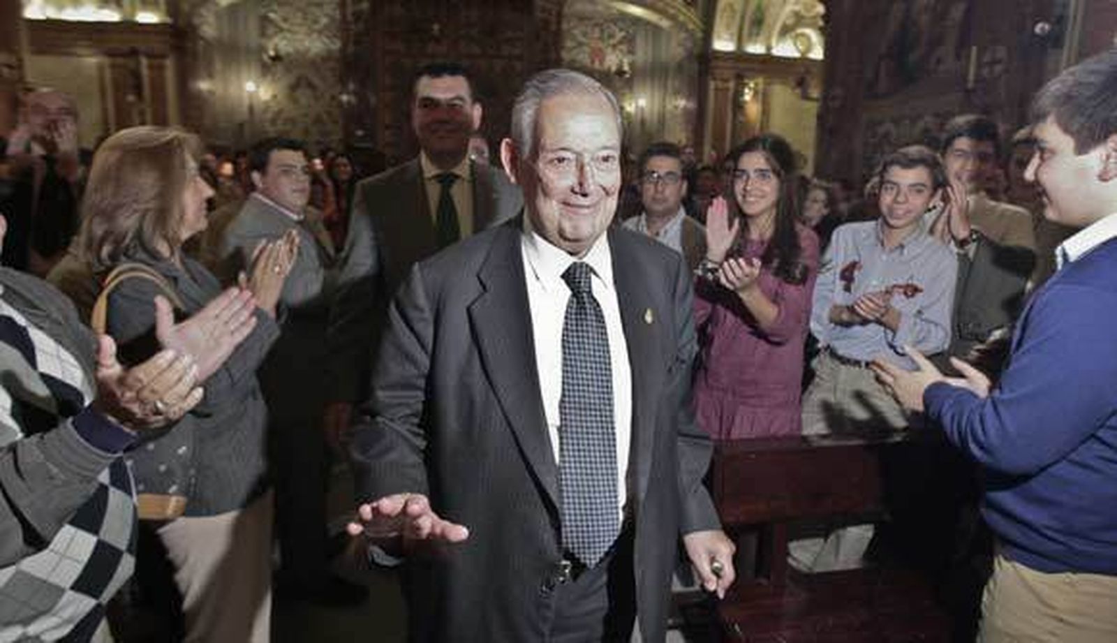 Manuel García, reelegido hermano mayor de la Macarena