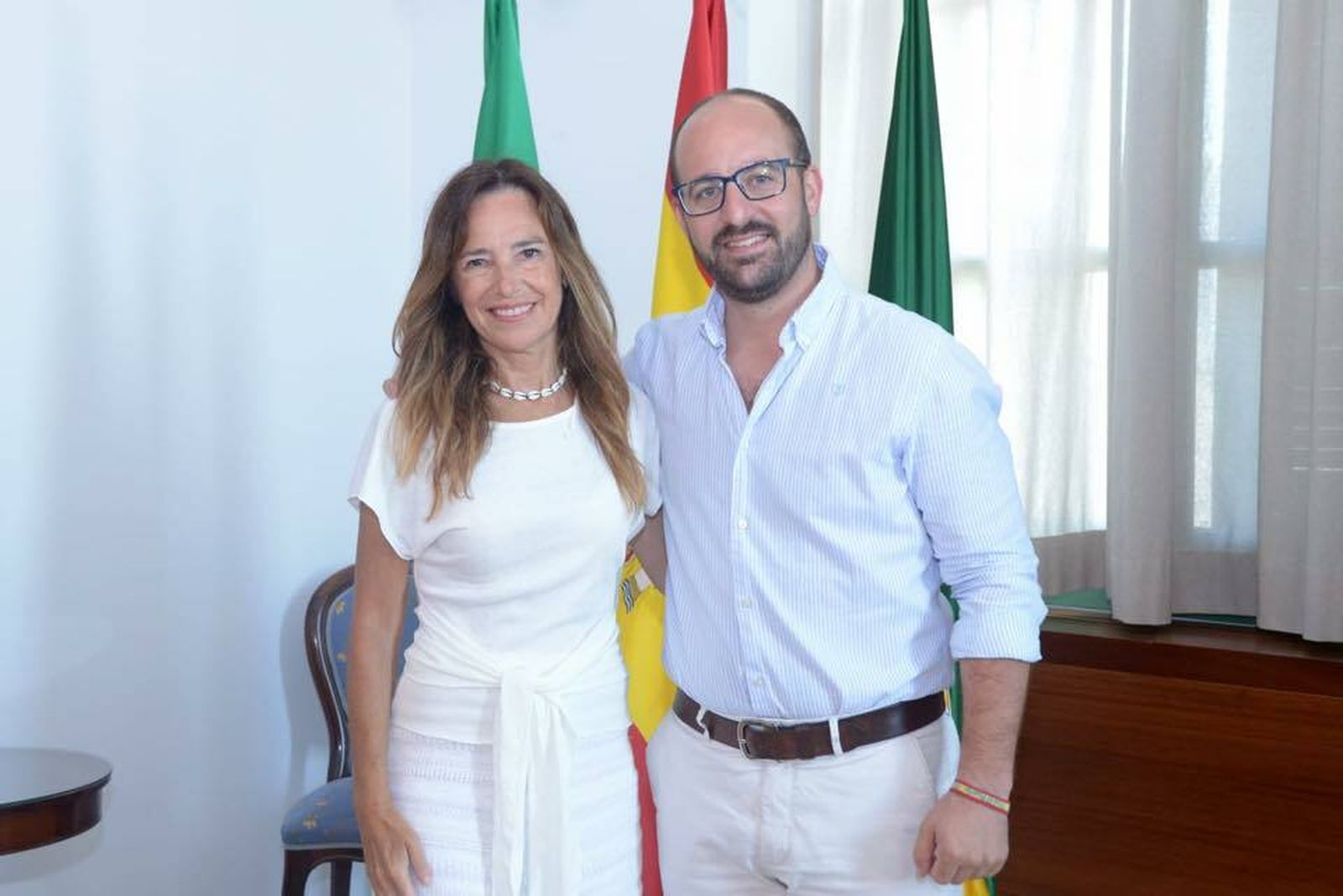 El alcalde, Germán Beardo, con la diputada Teresa Jiménez Becerril, hoy en el Ayuntamiento.