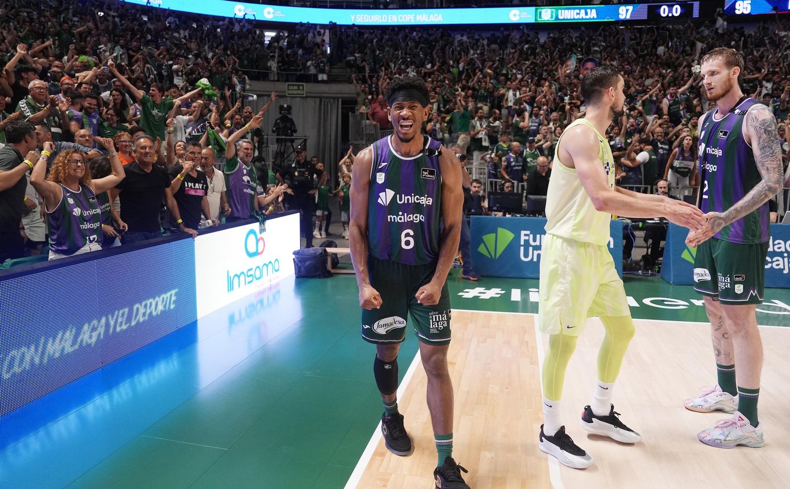 El tapón de Kameron Taylor a Satoransky, una foto viral