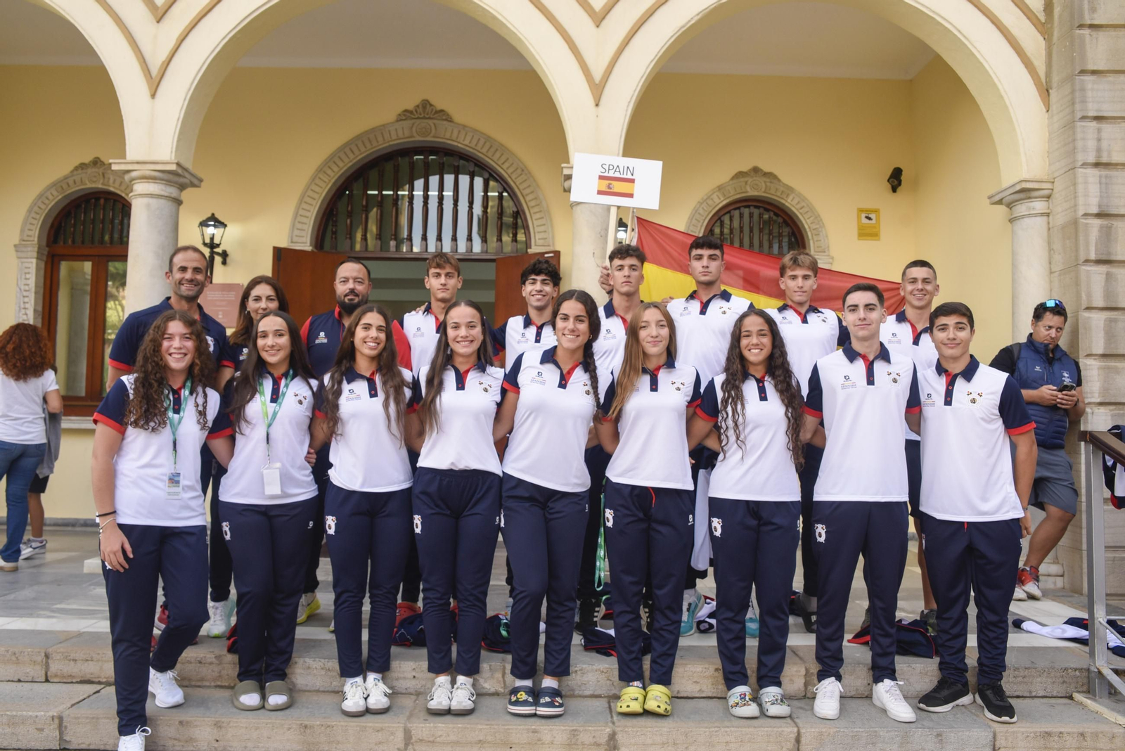 Las fotos del desfile de participantes de la Copa de la Juventud Europea de remo beach sprint de La Línea